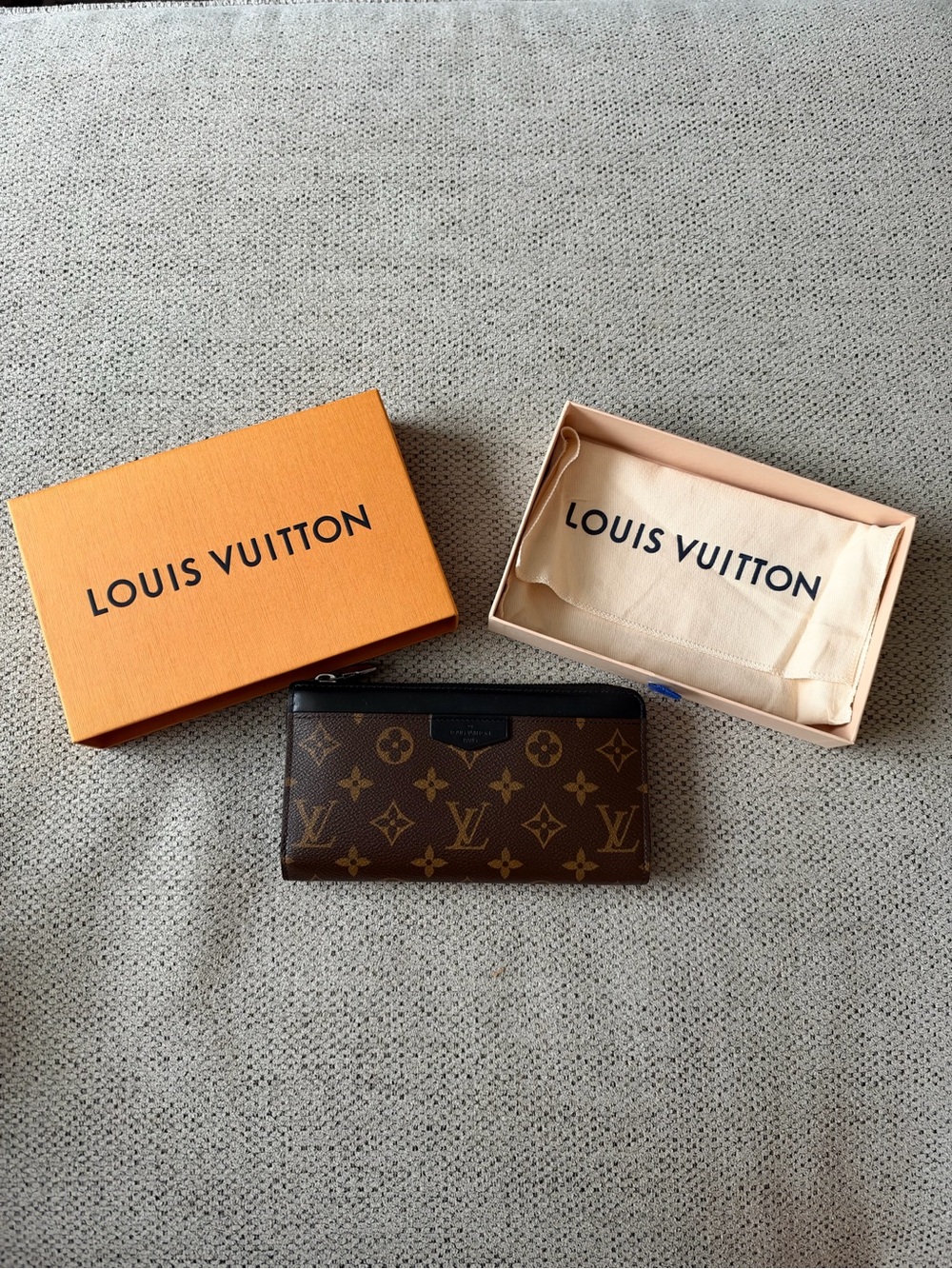Louis Vuitton Monogram Canvas Zip Card Holder - Brown & Black